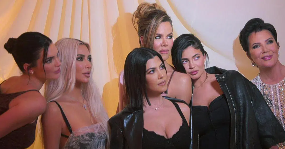 The Kardashians Season 4 on Hulu - Kardashian-Jenner clan